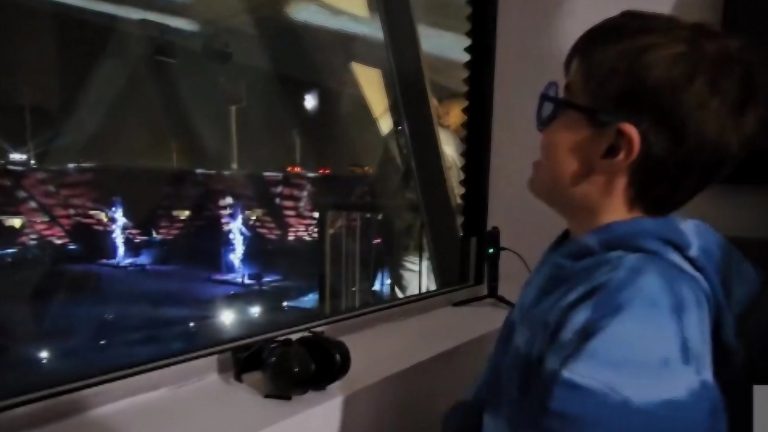 Hinchas silenciosos: Pdte. Boric anuncia primera sala para personas TEA en el Estadio Nacional