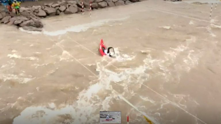 Emilia Retamales tuvo fuerte caída durante su presentación en semifinal de canotaje slalom