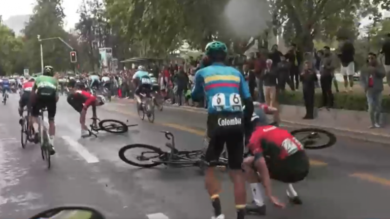 Panamericanos 2023: Colisión múltiple dejó en el piso a cuatro ciclistas