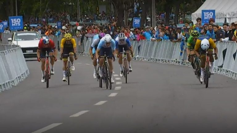Épico final: Martín Vidaurre coronó una gran carrera con el cuarto lugar en el ciclismo ruta