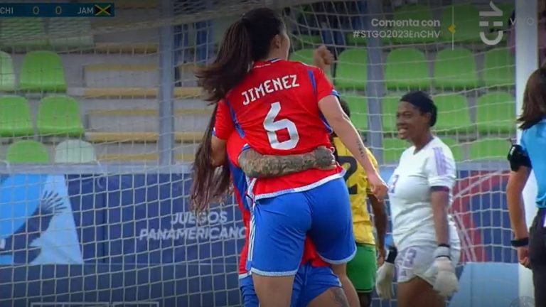 ¡Al fin! Yastín Jiménez abrió la cuenta para La Roja Femenina ante Jamaica con un fantástico globito