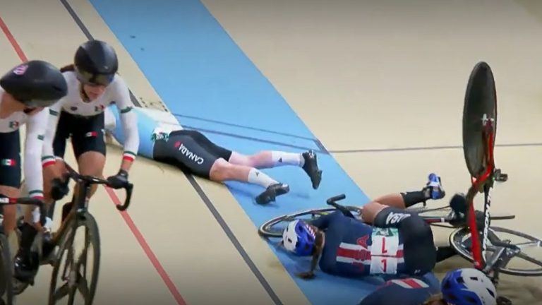 Impactante: Estados Unidos y Canadá protagonizaron brutal caída en el ciclismo femenino