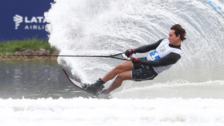 ¡Gran habilidad! La brillante participación de Martín Labra en Esquí Náutico en Santiago 2023