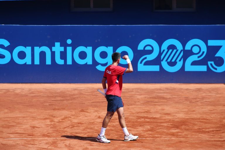 Tomás Barrios batalló y consiguió un trabajado triunfo para avanzar a octavos de final de Santiago 2023