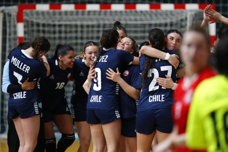 Las Lobas debutaron con el pie derecho tras vencer a Canadá en Handball Femenino de Santiago 2023