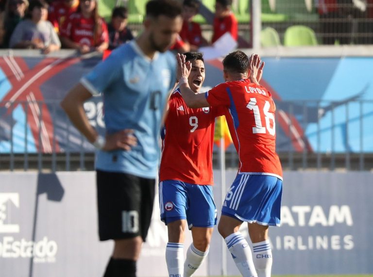 Carrerón: El Monito Aravena luchó y no dio por perdida la pelota para terminar marcando ante Uruguay