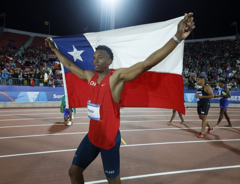 ¡El emotivo relato y la vuelta olímpica de Ford! Así fue el festejo del séptimo oro de Chile en Santiago 2023