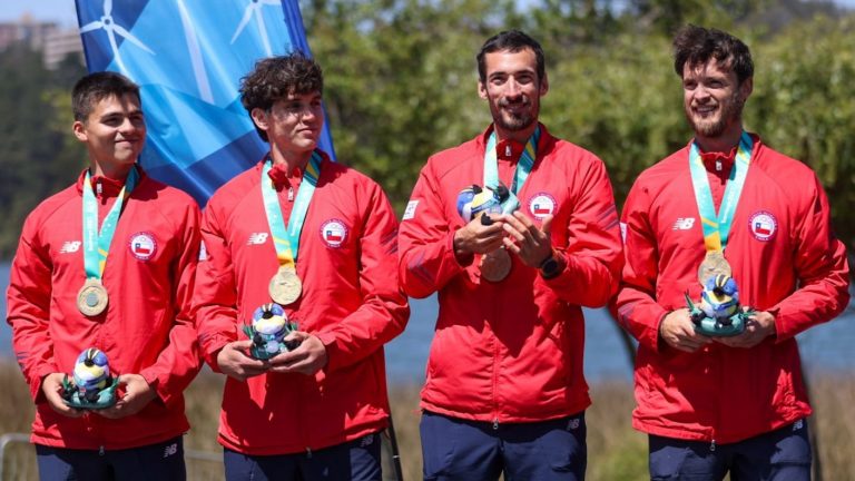 El día más dorado de Chile: Así se cantó el himno tras espectacular actuación del remo en Santiago 2023