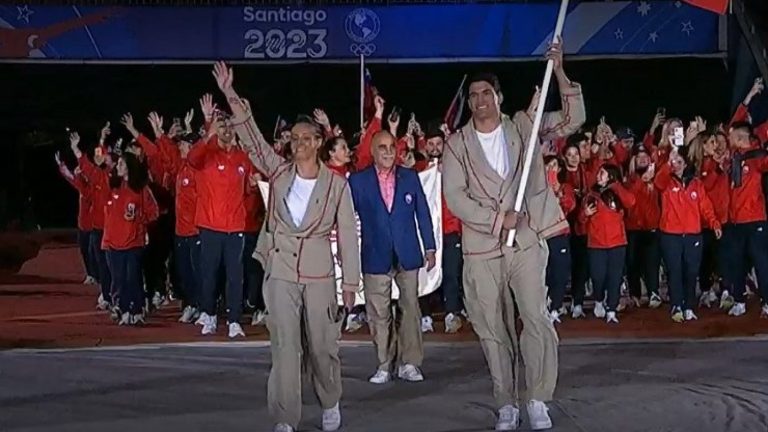 ¡Emocionante! El Team Chile se lució en el desfile inaugural de Santiago 2023