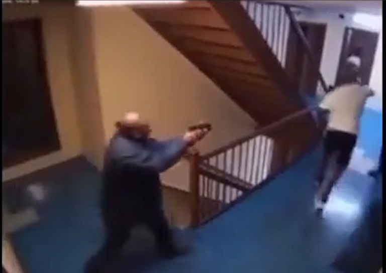 “Estaba harto”: Sujeto asesinó a padre e hijo a causa de ruidos molestos en edificio de Brooklyn