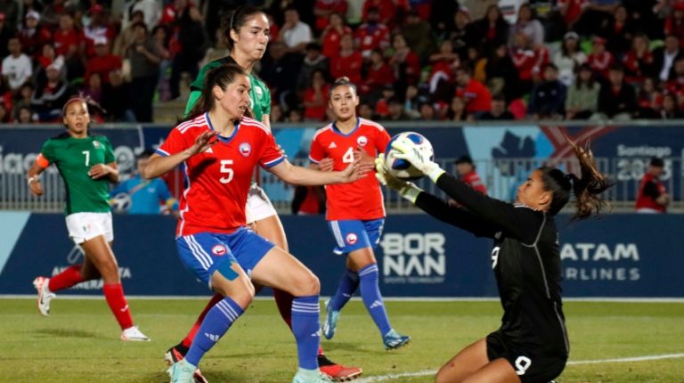 Un aguerrido Chile dio dura batalla ante México en la final del fútbol femenino en Santiago 2023