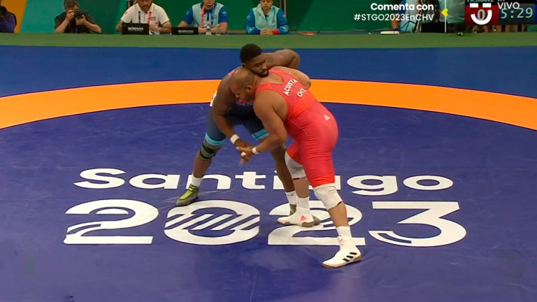 Yasmani Acosta no pudo con su contrincante cubano en la lucha de los Panamericanos 2023