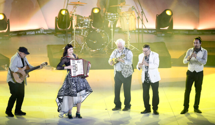 Pascuala Ilabaca e Inti-Illimani Histórico inician show artístico en cierre de los Panamericanos 2023