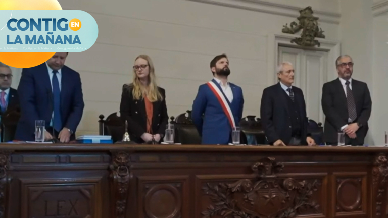 Con minuto de silencio: Así se vivió el inicio de la ceremonia que entrega nueva propuesta constitucional