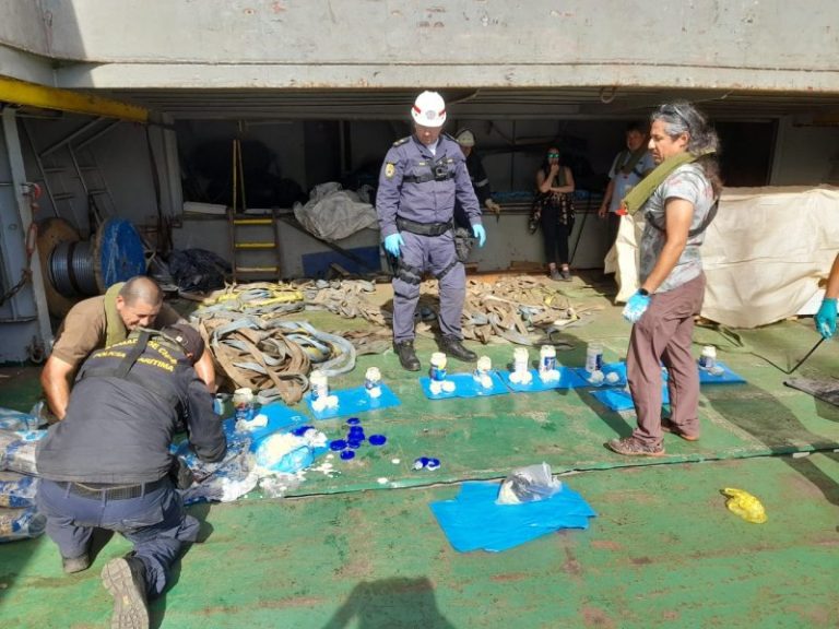 Los ocultaron en mayonesas: Hallaron ovoides con más de $290 millones en cocaína en Rapa Nui
