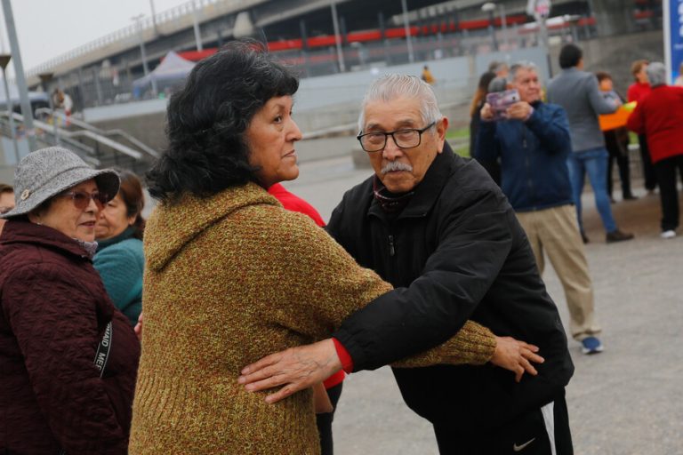 7 beneficios para adultos mayores en noviembre: Revisa los requisitos y cómo acceder