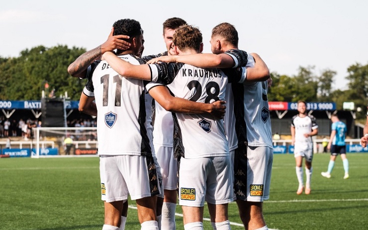 Pagan más de $130 mil por día: Club inglés busca entrenador a través del Football Manager