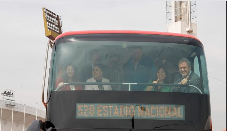 Parapanamericanos ponen a prueba la accesibilidad de la Red Movilidad de Santiago