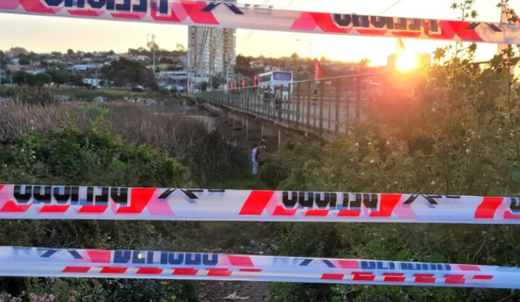 Encontraron cuerpo sin vida de mujer bajo un puente en Concón: Investigan participación de terceros