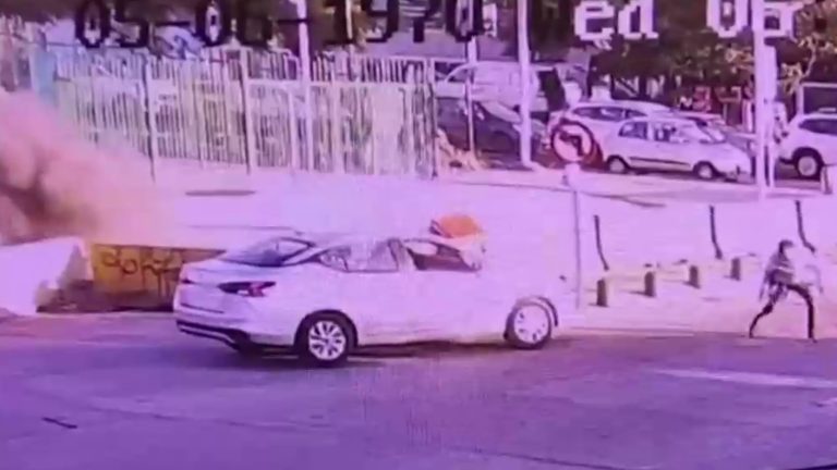 Exclusivo: Video muestra momento en que lanzan granada contra dos carabineros en Pedro Aguirre Cerda