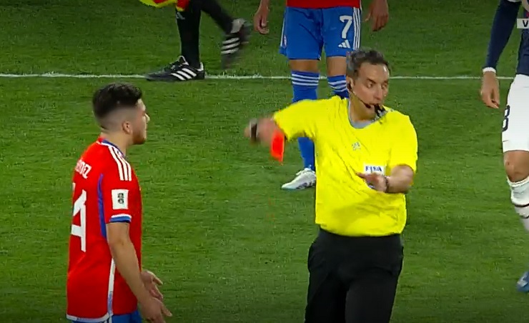 Otro planchazo: Víctor Felipe Méndez fue expulsado en Chile a instancias del VAR