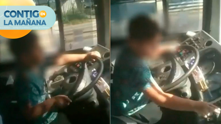 Peligro al volante: Registran a niño conduciendo microbús junto a un adulto