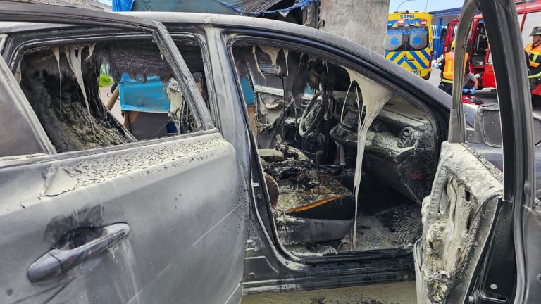 Hombre fue quemado vivo al interior de su vehículo a un costado del penal Santiago 1