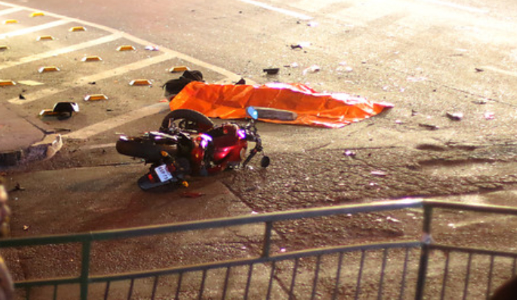 Fatal accidente en Conchalí: Colisión dejó a motorista y peatón muertos