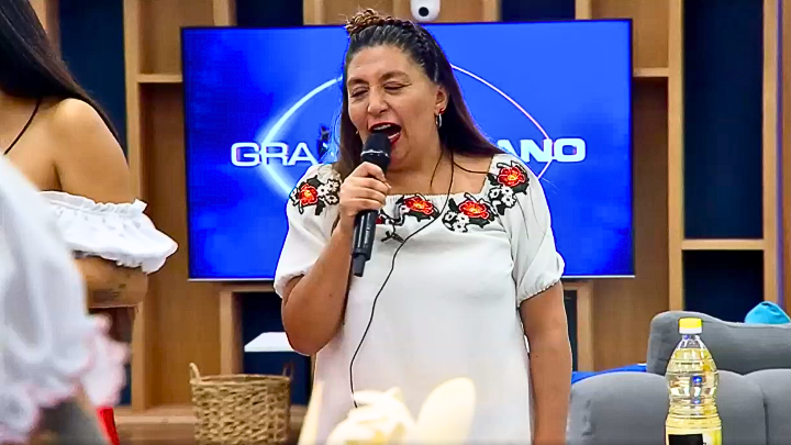 Pincoya cantó clásico del desamor a todo pulmón en Gran Hermano