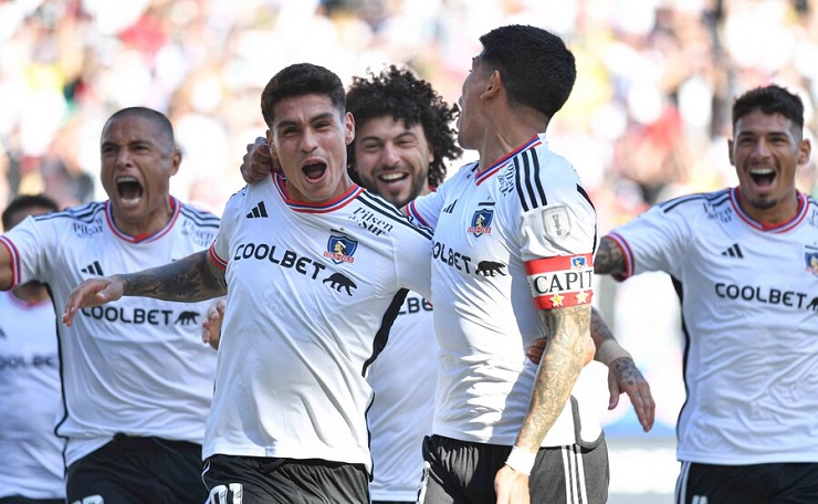 Colo Colo superó a Audax Italiano en vibrante partido y se metió de lleno en la lucha por el título
