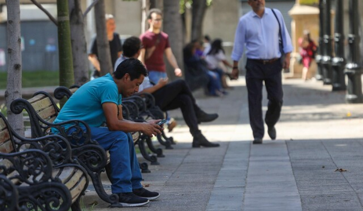 Desempleo en Chile sube a un 8,9% en trimestre agosto-octubre: Duodécima alza consecutiva