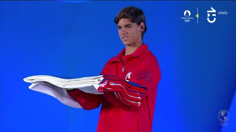 Matías González entregó la bandera para que sea izada por última vez en los Panamericanos 2023