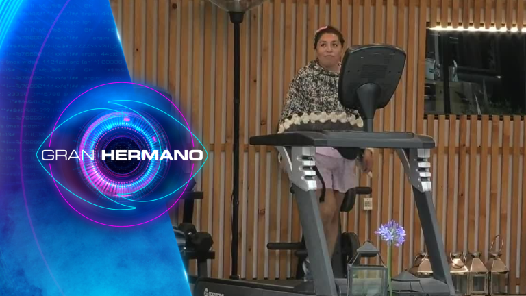 “Rollo de mier…”: Pincoya se fastidió en medio de su rutina de ejercicios