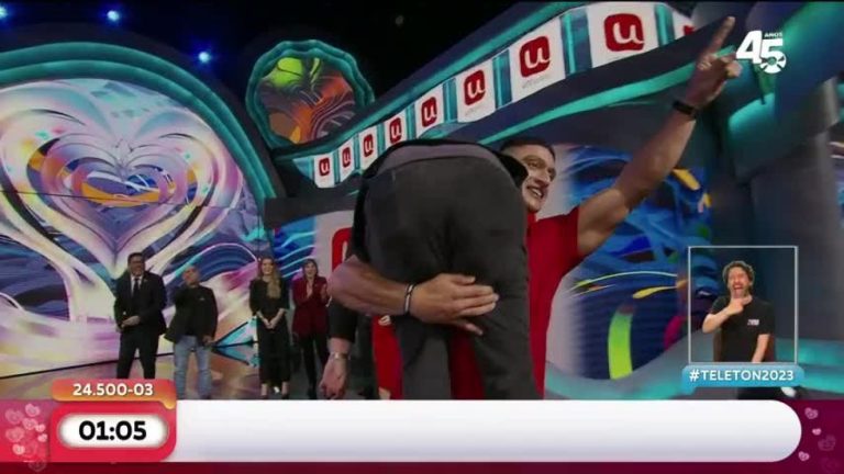 ¡Como si nada! Sammis Reyes levantó a Jorge Zabaleta en la Teletón 2023