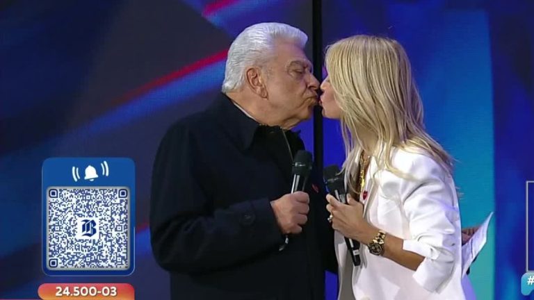 Cecilia Bolocco y Don Francisco se la jugaron con un beso en la Teletón 2023