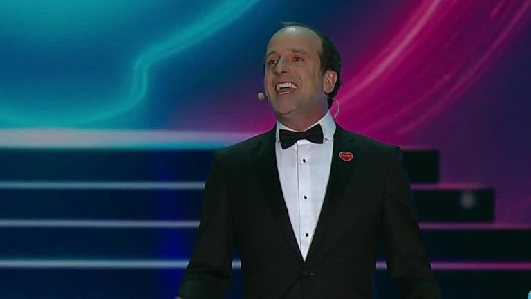 Más de 25 imitaciones: Revive la innovadora rutina de Stefan Kramer en la Teletón 2023