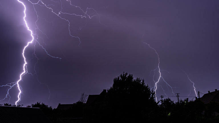 Tormentas eléctricas en Santiago: 10 comunas están bajo alerta temprana por Senapred