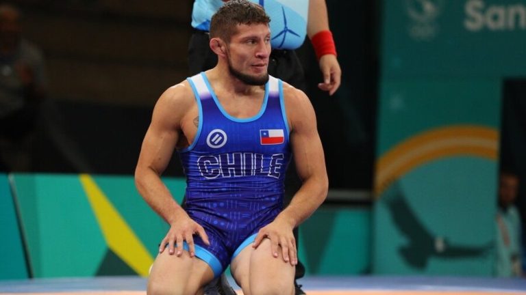 Cristóbal Torres no pudo contra Raiber Rodríguez en la disputa del bronce en lucha grecorromana