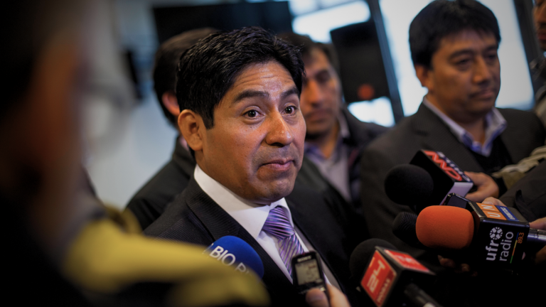 Alcalde prófugo emite comunicado y acusa 