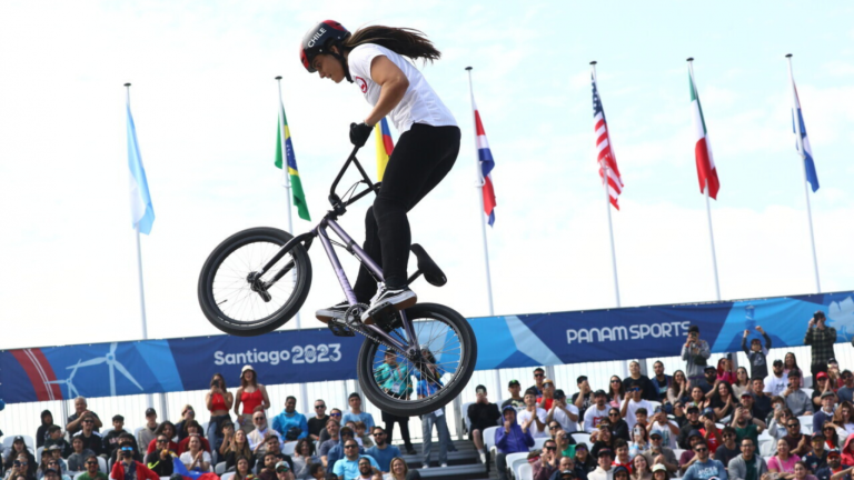 ¡Plata para Chile! Pérez se lució en BMX freestyle y sumó medalla en los Panamericanos 2023
