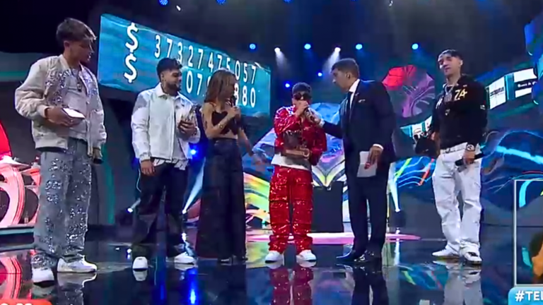 Gino Mella, AK4:20, King Savagge y Pailita se tomaron el escenario en Teletón 2023