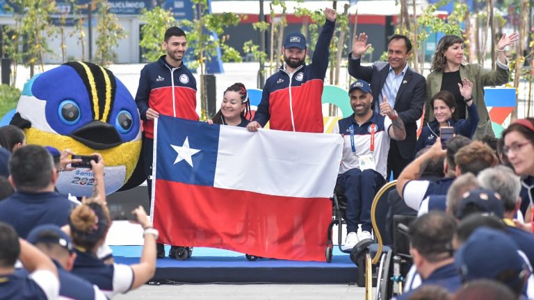 Cuenta regresiva para los Parapanamericanos 2023: Pdte. Boric entregó bandera a atletas del Team ParaChile