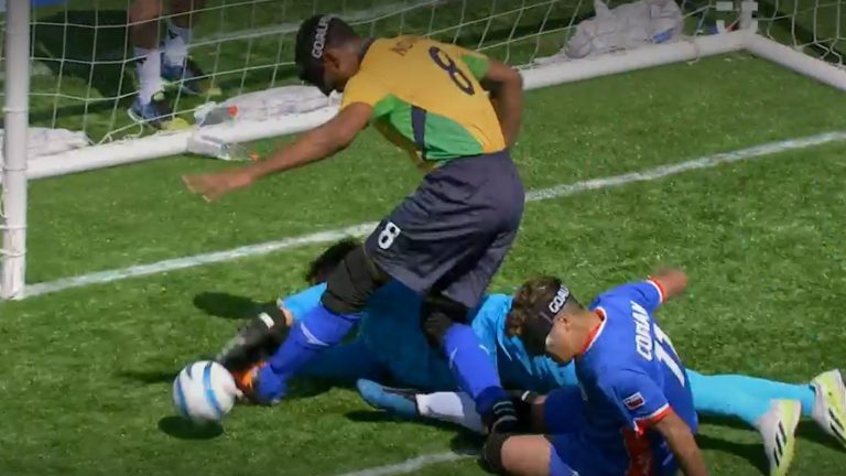 ¡Tremendo! Diego Urquiola evitó el primer gol de Brasil ante Chile en el fútbol para ciegos