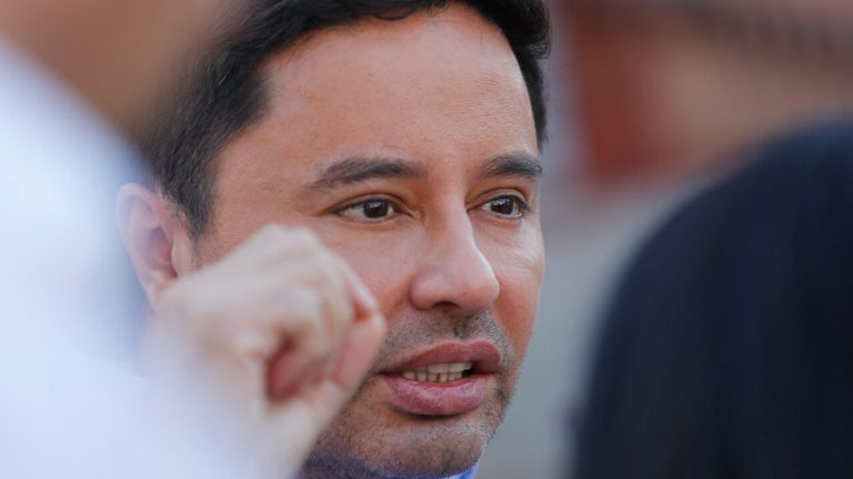 Alcalde Carter es agredido mientras realizaba campaña en Rancagua