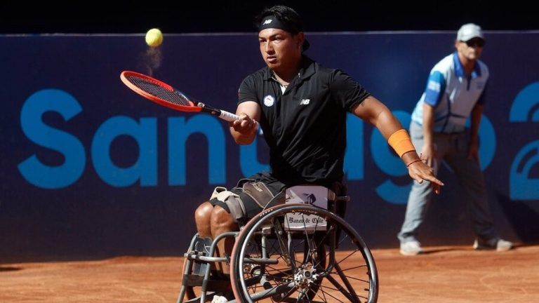 Alexander Cataldo obtuvo una meritoria plata tras caer ante Gustavo Fernández en tenis en silla de ruedas
