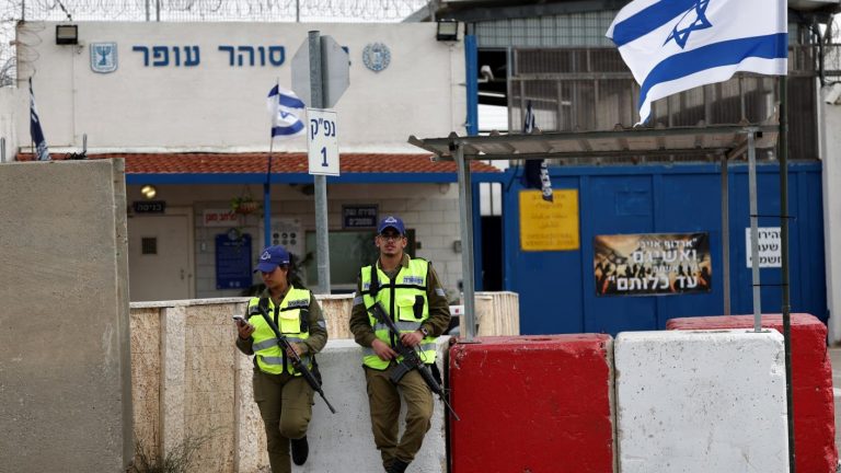 Israel libera a 39 presos palestinos: Fueron intercambiados por 13 rehenes israelíes a manos de Hamás