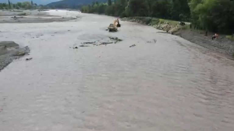 Tres muertos y un menor desaparecido: Hacen llamado ante riesgo por deshielos y desbordes de ríos