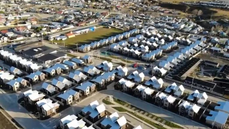 Vecina de Punta Arenas deberá pagar millonaria cifra por arrendar casa obtenida con subsidio