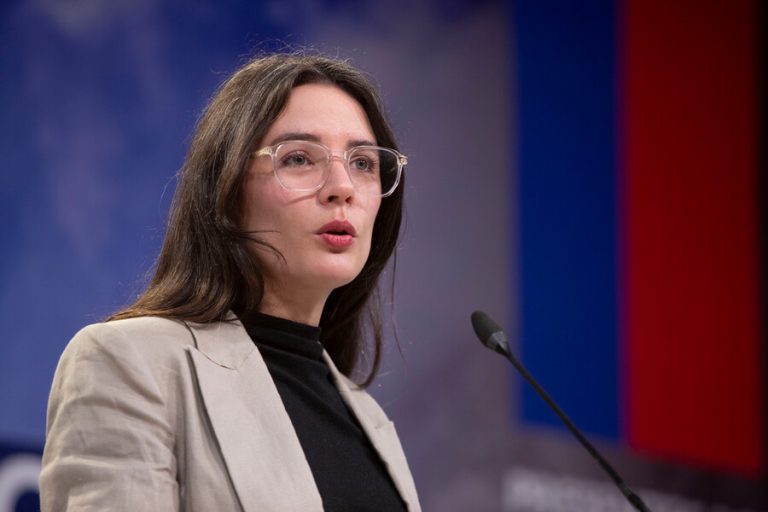 Ministra Vallejo desmintió a ex seremi de Vivienda por Caso Convenios: 