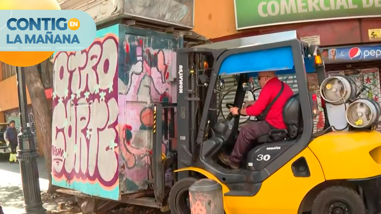 Retiran kioscos abandonados en Santiago Centro: Eran utilizados como baños